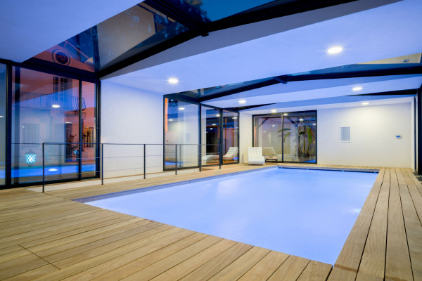 Piscine Couverte en Verre - Les Portiques