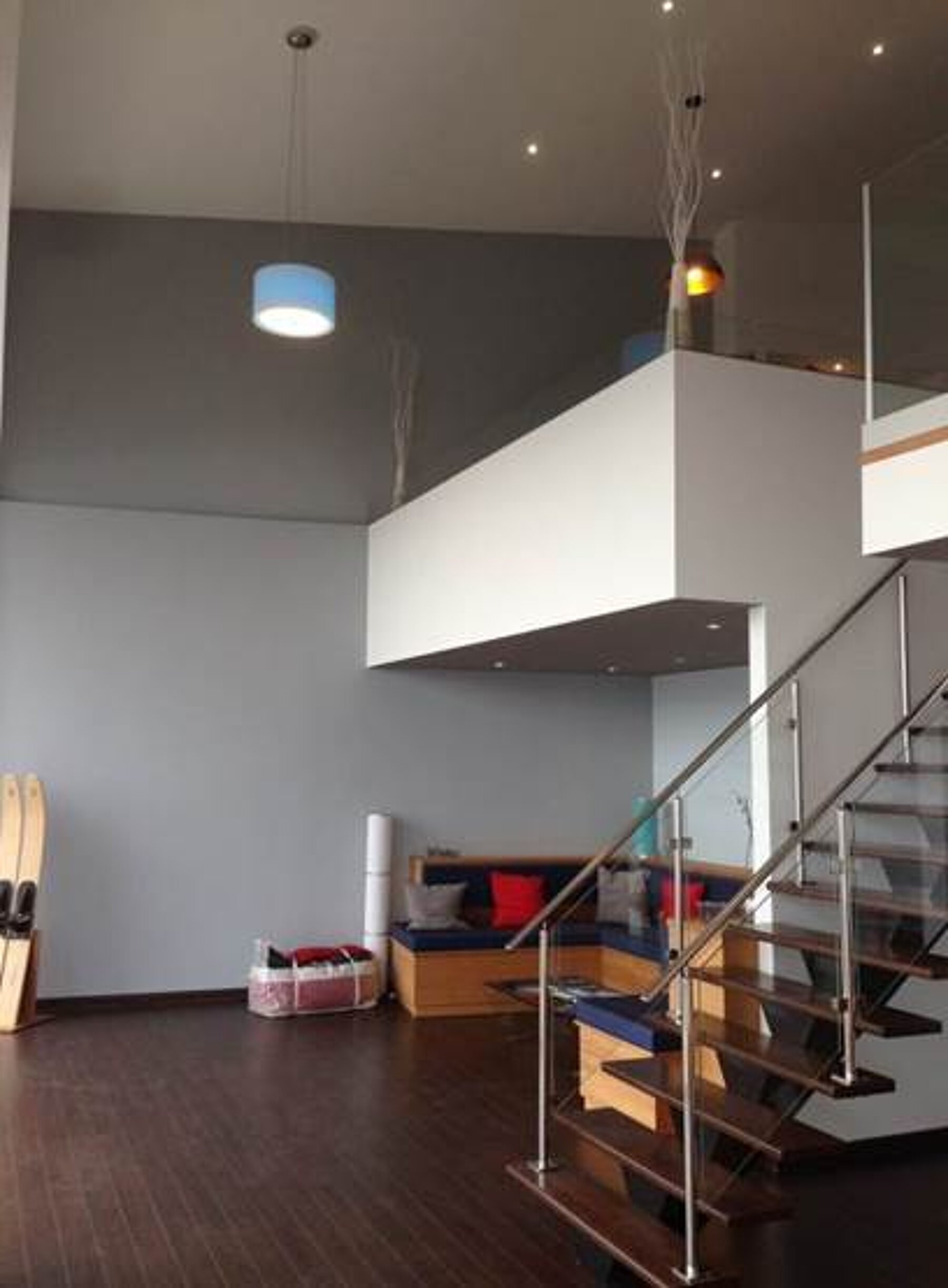 SHOW ROOM
