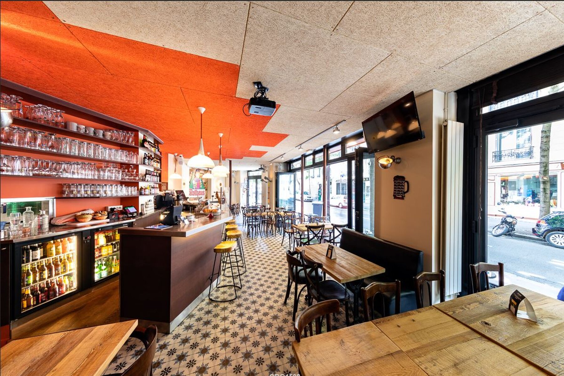 Café Biergit 8 Rue Des Batignolles 75017 Paris ᐅ Rénovation à Paris ≡ Rénovation du café Biergit par Jessica - Archidvisor