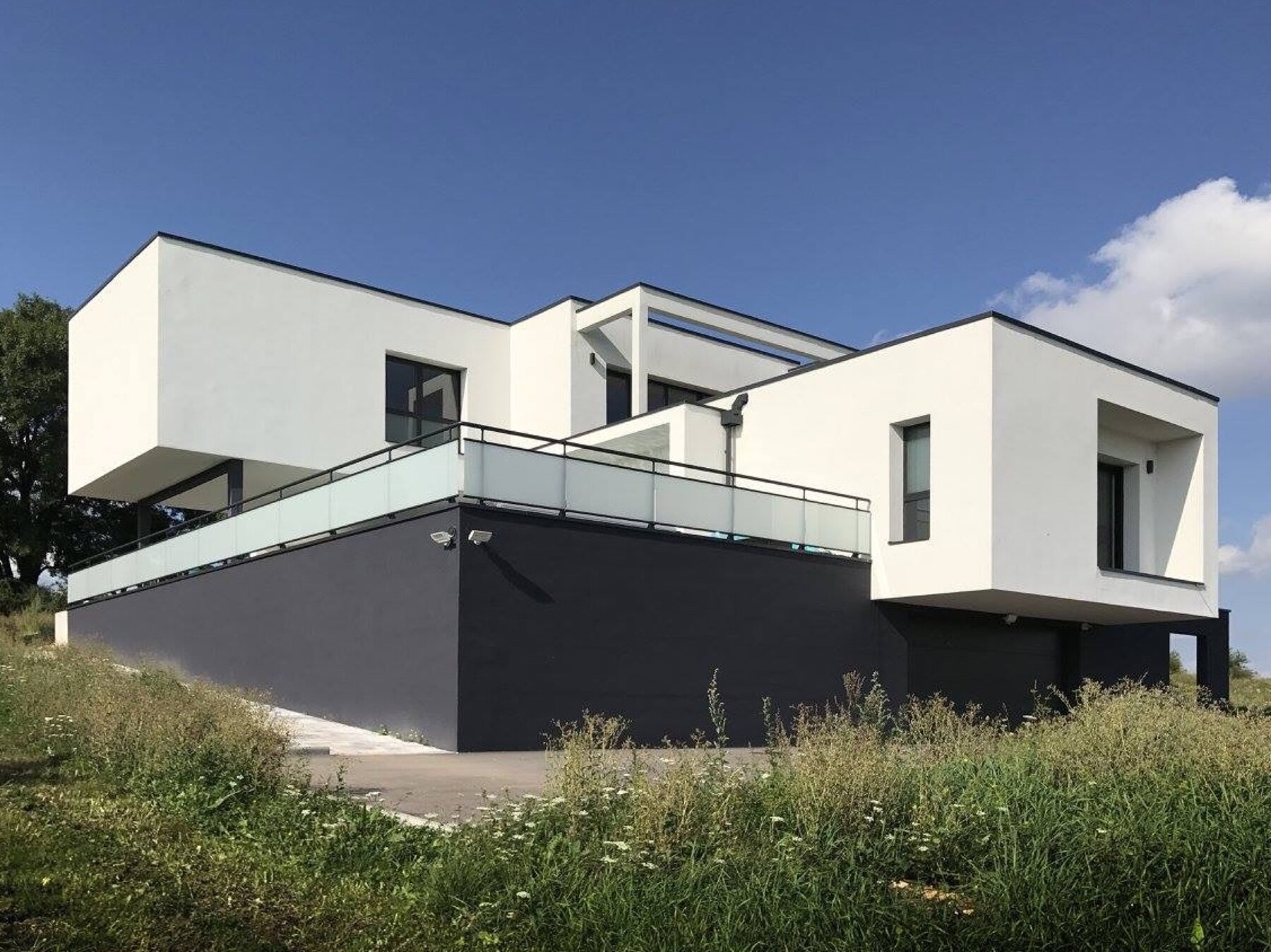 Maison Sur Terrain En Pente Descendante