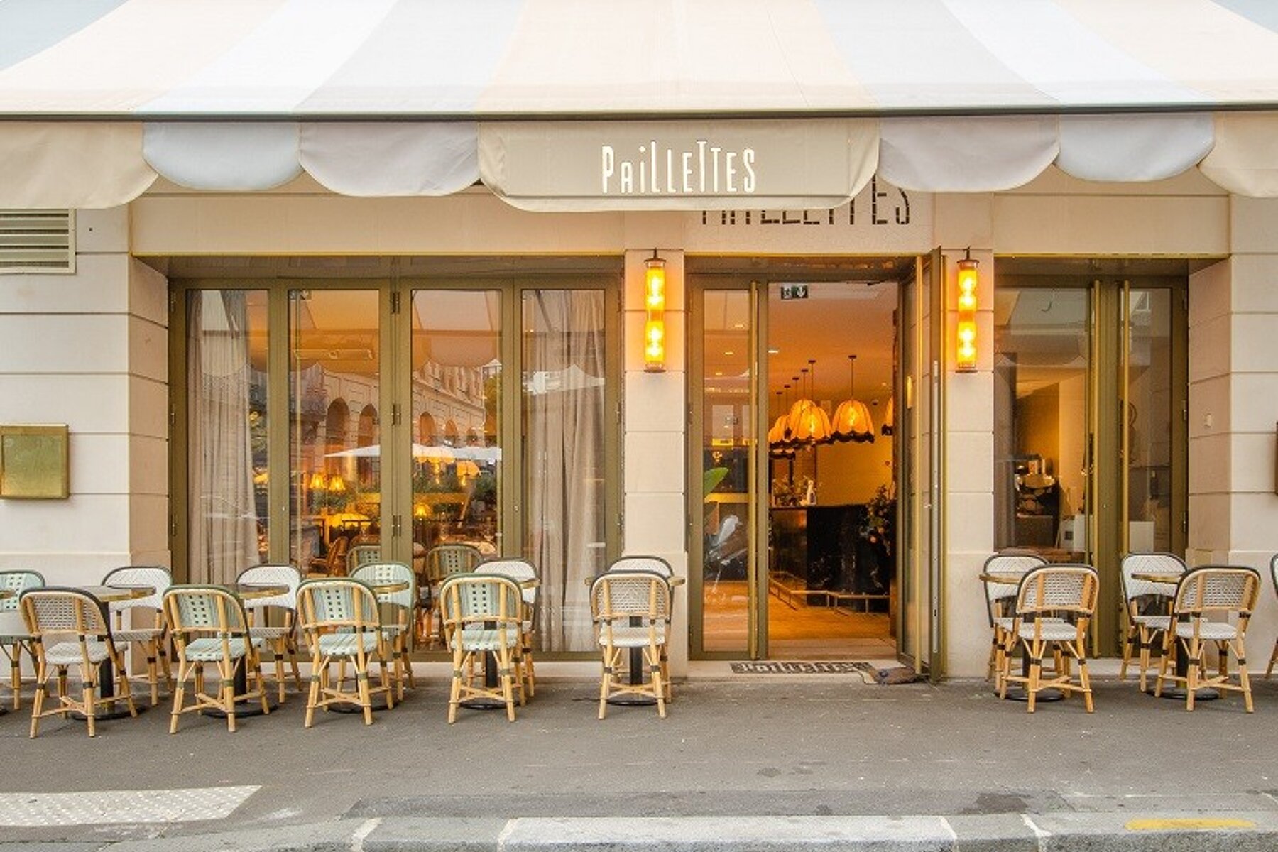 ᐅ Aménagement intérieur à Paris ≡ Restaurant Champs-Elysées par