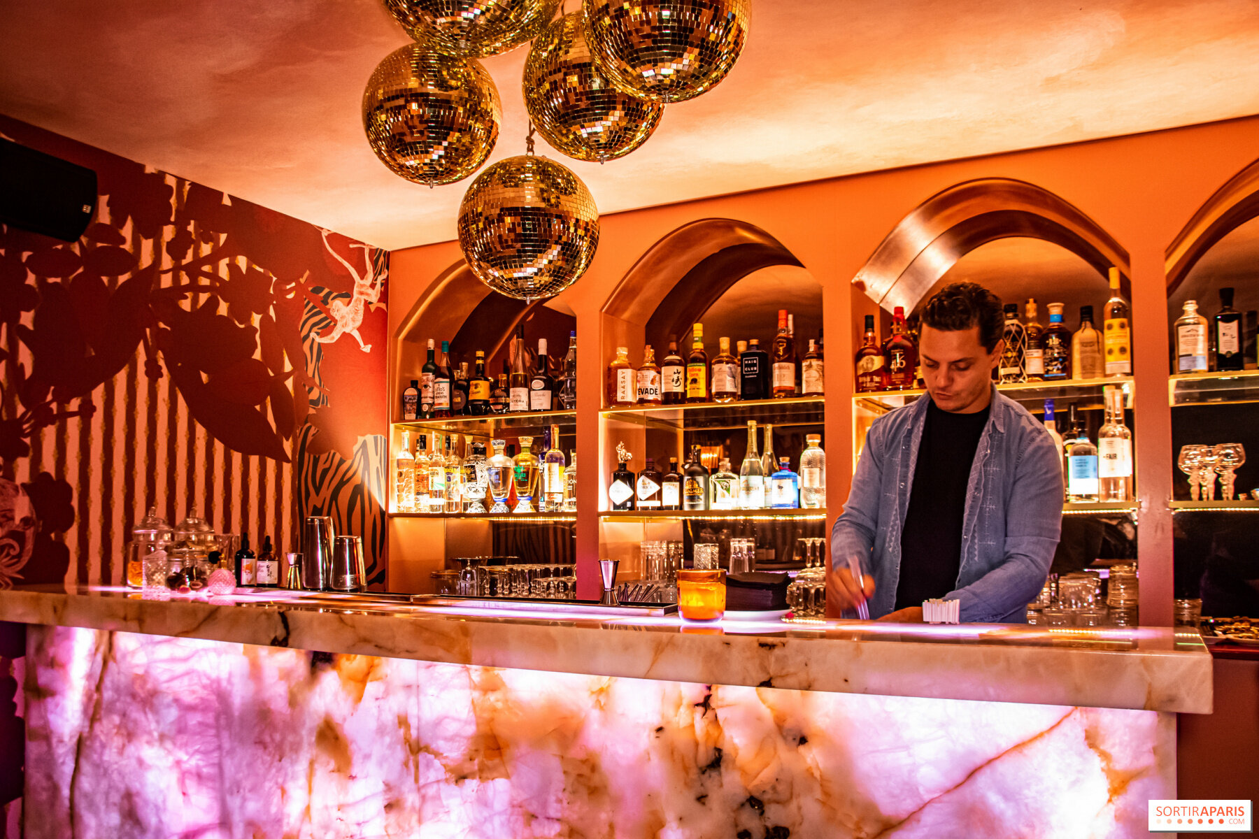 ᐅ Aménagement intérieur à Paris ≡ Un bar intimiste à Pigalle par