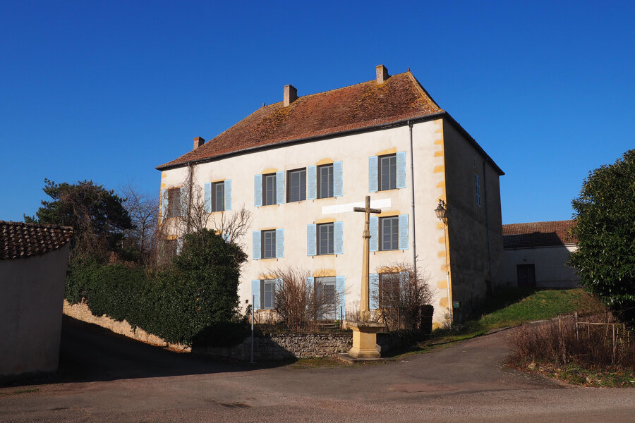 Projet Rénovation d'une ancienne école en habitation, dortoir de comédiens et cabinet de massage réalisé par un architecte Archidvisor