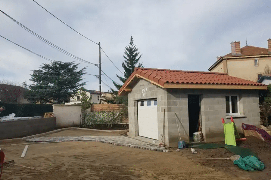 Projet Construction d'un garage aménagé et rénovation d'extérieur à Saint-Genis-les-Ollières réalisé par un contractant général Archidvisor