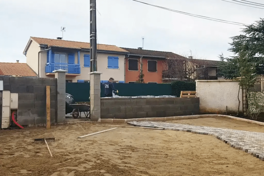 Projet Construction d'un garage aménagé et rénovation d'extérieur à Saint-Genis-les-Ollières réalisé par un contractant général Archidvisor