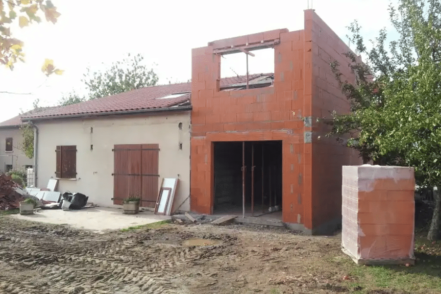 Projet Création d'une grande extension de maison de 100m2 à Ste Foy les Lyon réalisé par un contractant général Archidvisor