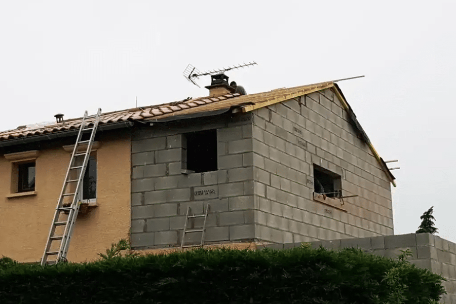 Projet Rénovation, extension et surélévation d'une maison à Genas réalisé par un contractant général Archidvisor