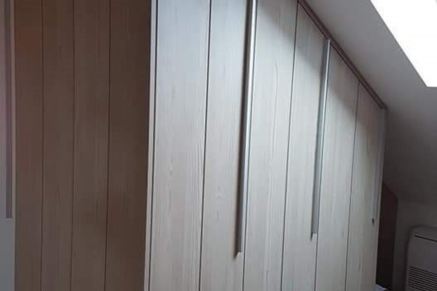 Projet Dressing dans comble avec intégration toilette et décoration réalisé par un décoratrice Archidvisor