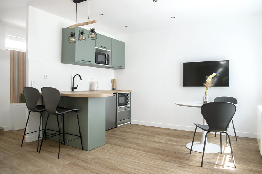 Projet Studio rénové pour la location AVANT / APRES réalisé par un architecte d'intérieur Archidvisor