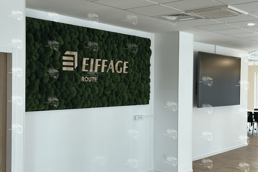 Projet Logos et Cadres Végétaux Stabilisés – Eiffage réalisé par un décorateur Archidvisor