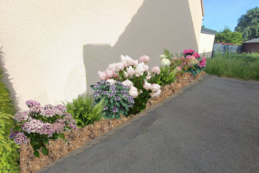 Projet Réalisation de massifs de bienvenue - Epernon (28) réalisé par un paysagiste Archidvisor