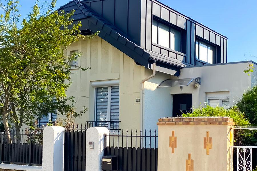 Projet Optimisation de combles & Rénovation de toiture par Sarking réalisé par un architecte Archidvisor