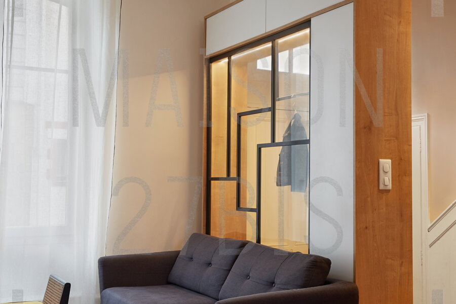 Projet Bibliothèque et entrée sur mesure dans une maison nantaise réalisé par un architecte d'intérieur Archidvisor