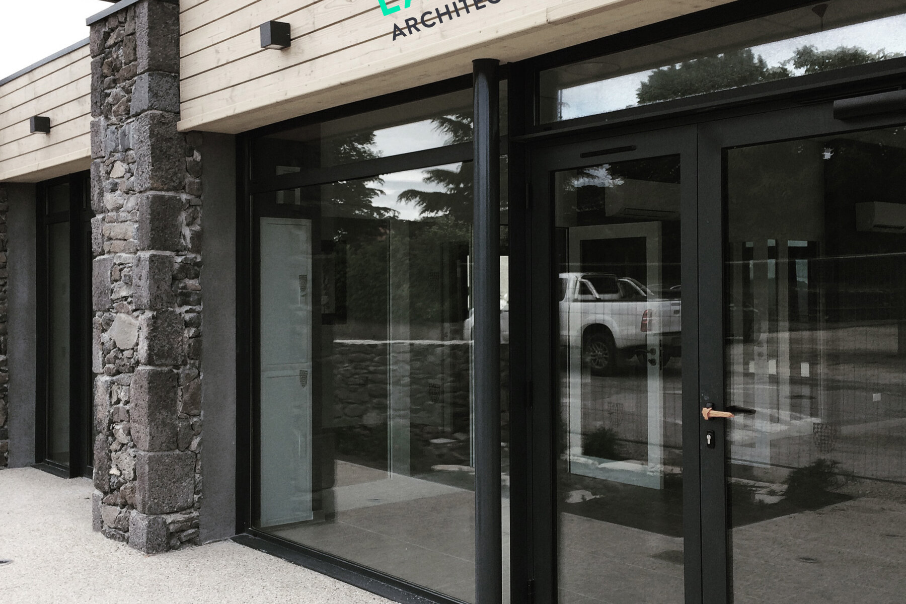 Couverture de ici et LA architectes